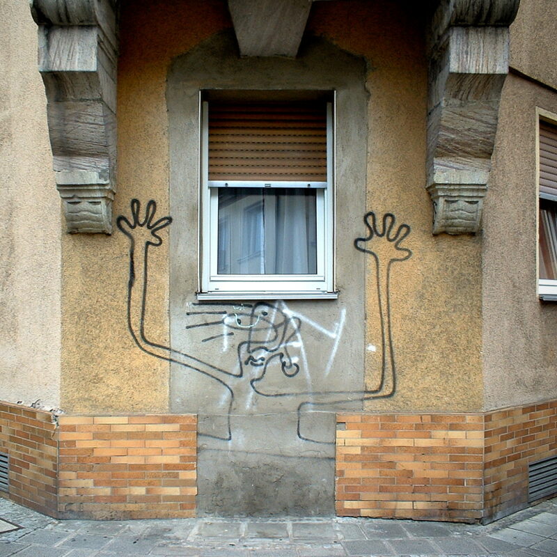 Graffiti an Eckhaus (Nürnberg, Galgenhofstraße/Widhalmstraße)