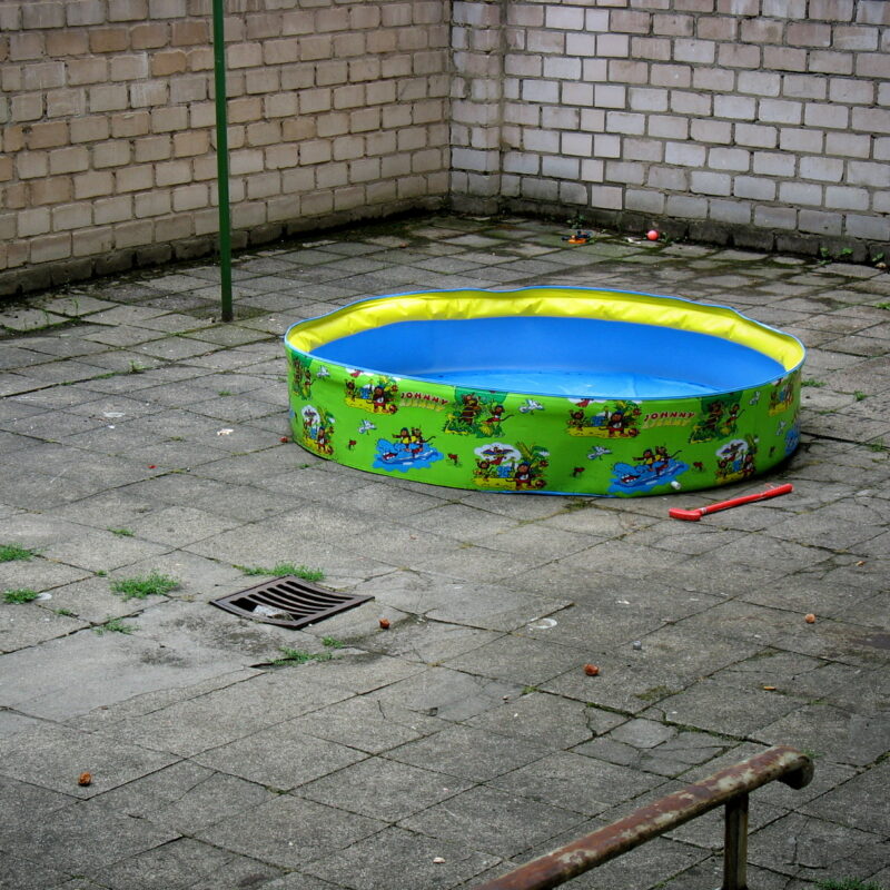 Hinterhof mit Planschbecken (Fürth, Ludwigstraße)