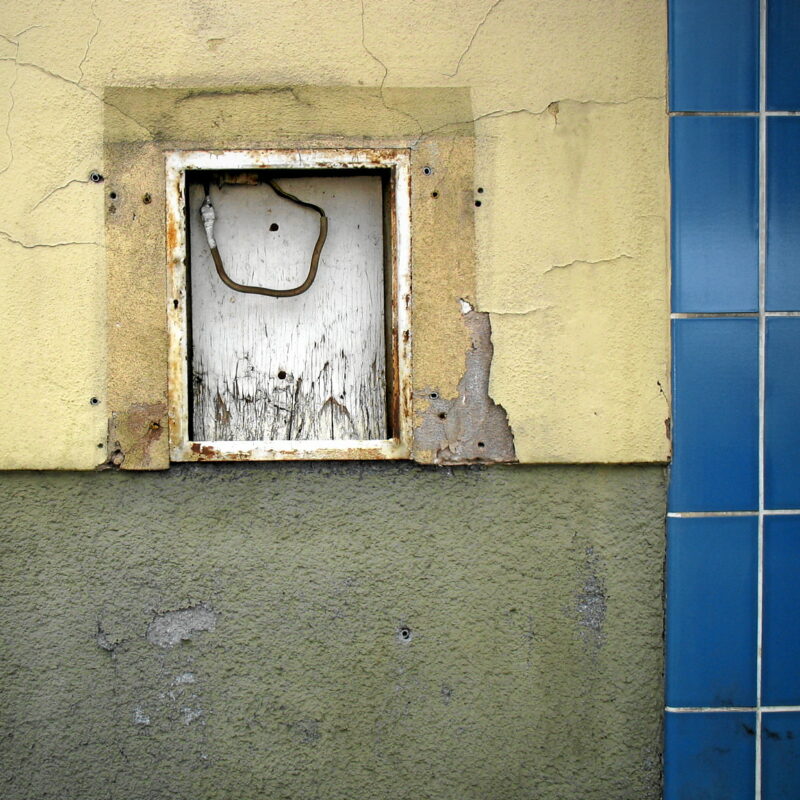 Aushang-Kasten an aufgelassener Kneipe (Nürnberg, Augsburger Straße)